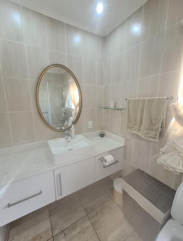 To Let 1 Bedroom Property for Rent in Pinehurst Western Cape